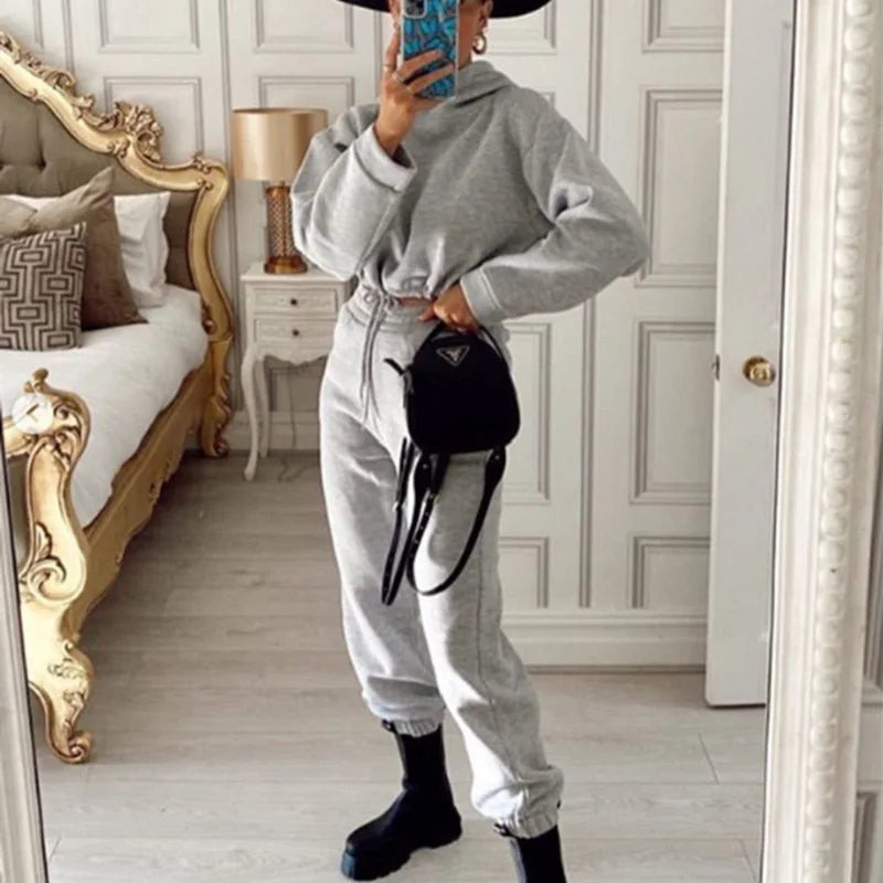 Cozy Core Tracksuit Set – Oversized Hoodie & Sweatpants  Warm, relaxed, and effortlessly stylish.