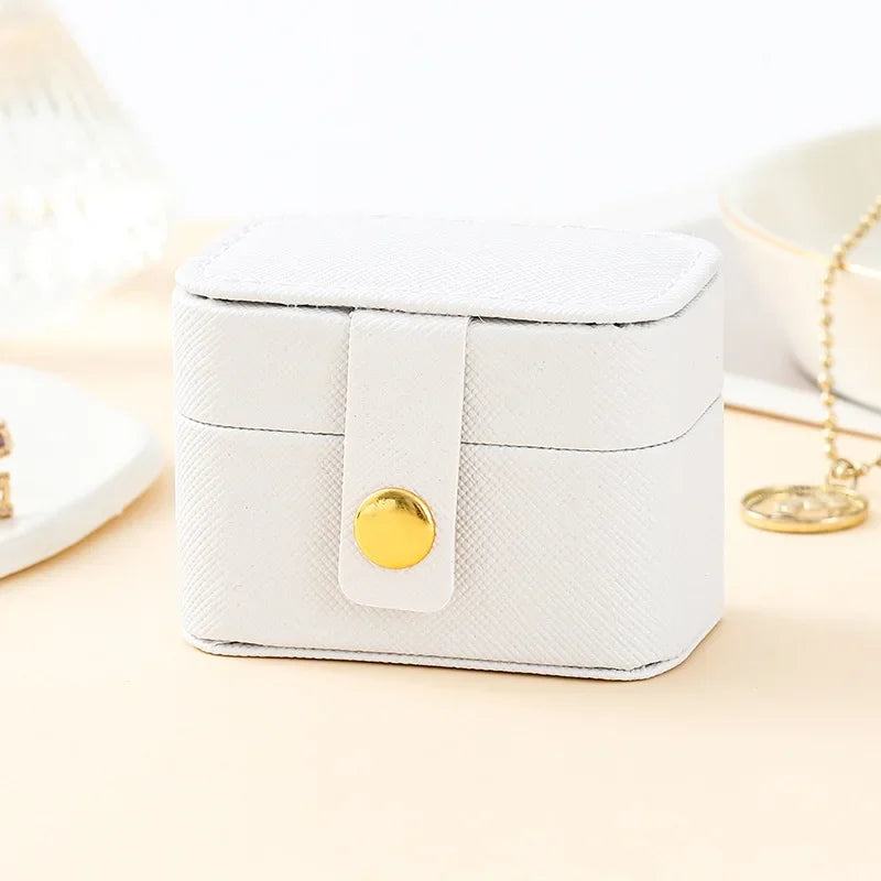 Mini Luxe Jewelry Case – Portable Travel Organizer  Small size. Smart storage. Travel in style.