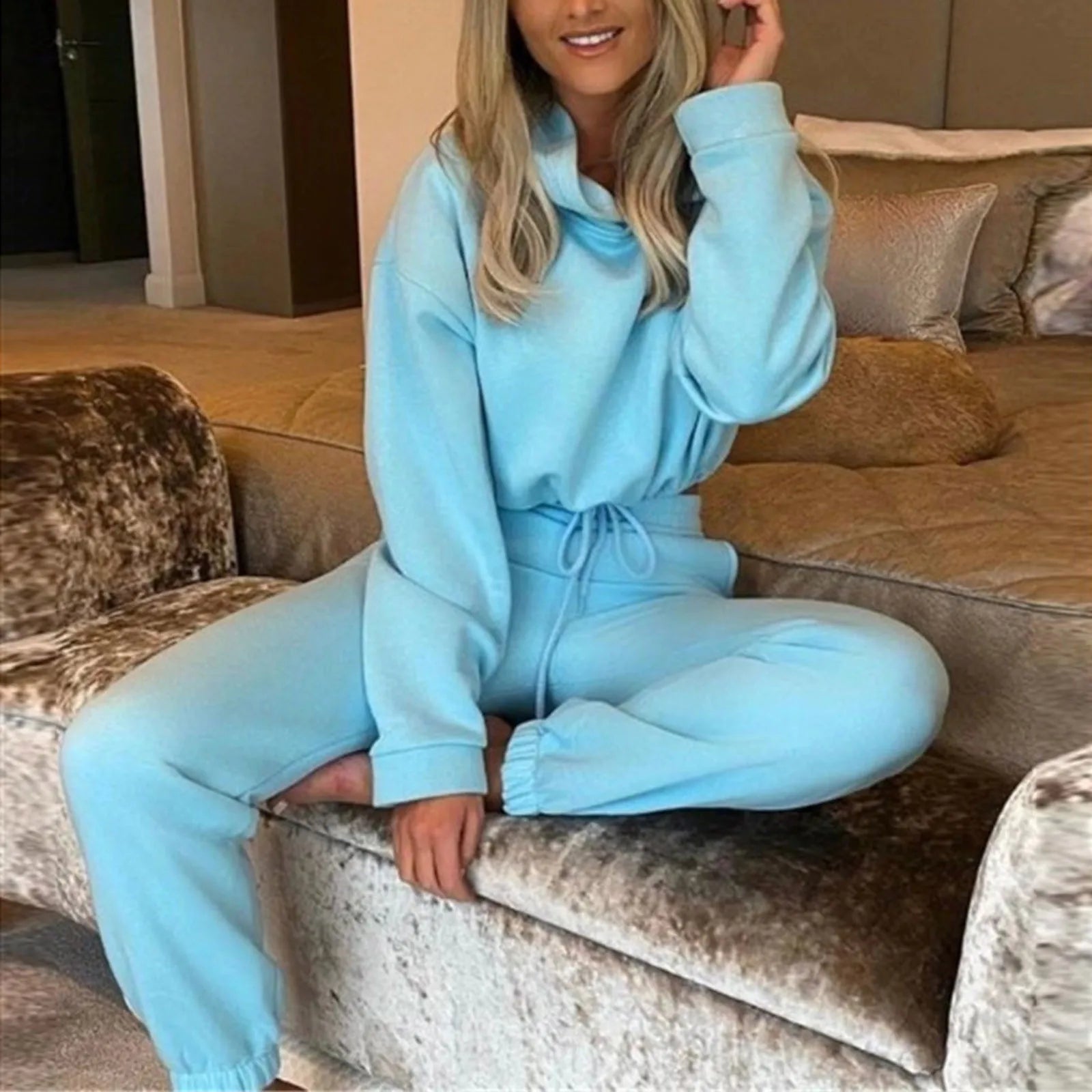 Cozy Core Tracksuit Set – Oversized Hoodie & Sweatpants  Warm, relaxed, and effortlessly stylish.