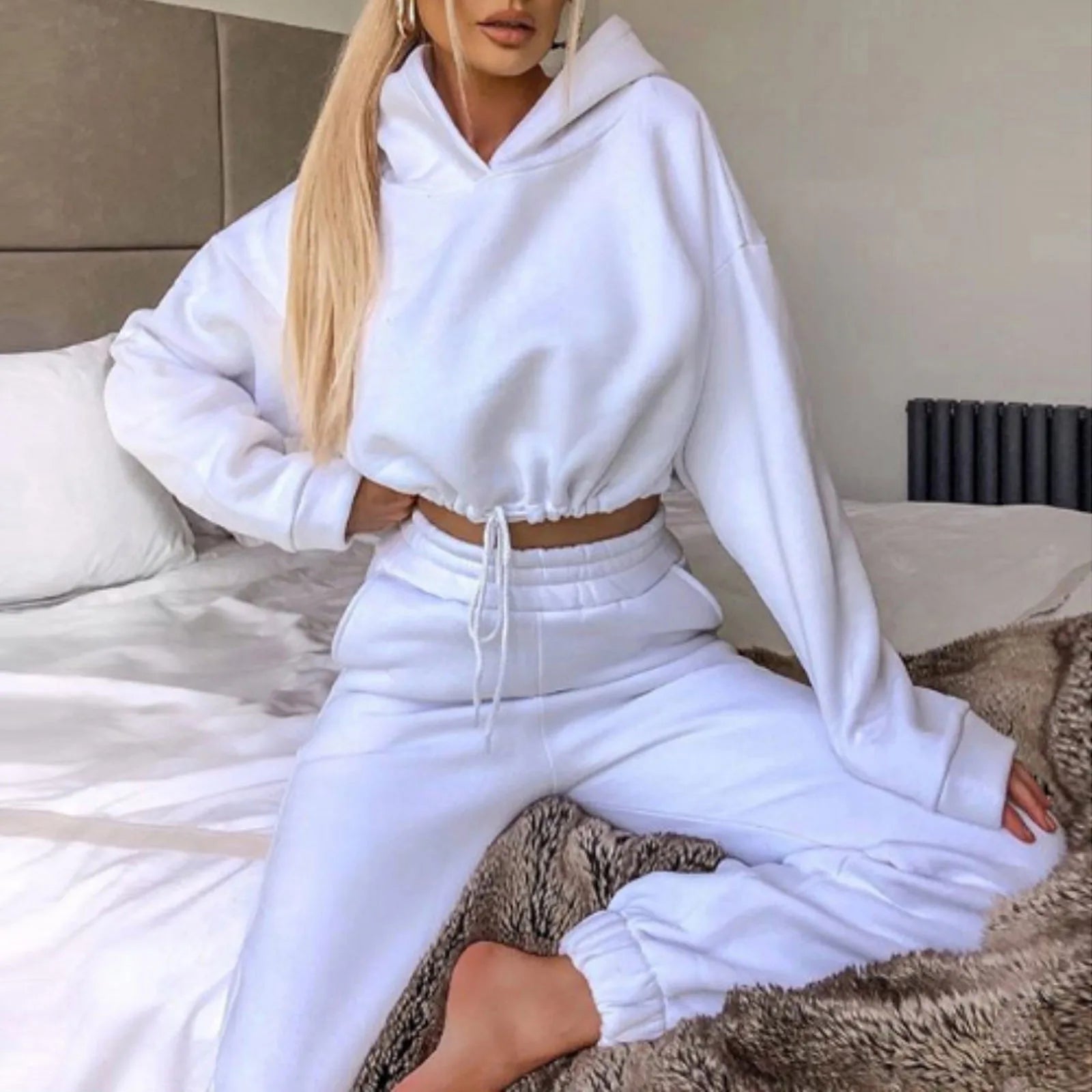 Cozy Core Tracksuit Set – Oversized Hoodie & Sweatpants  Warm, relaxed, and effortlessly stylish.