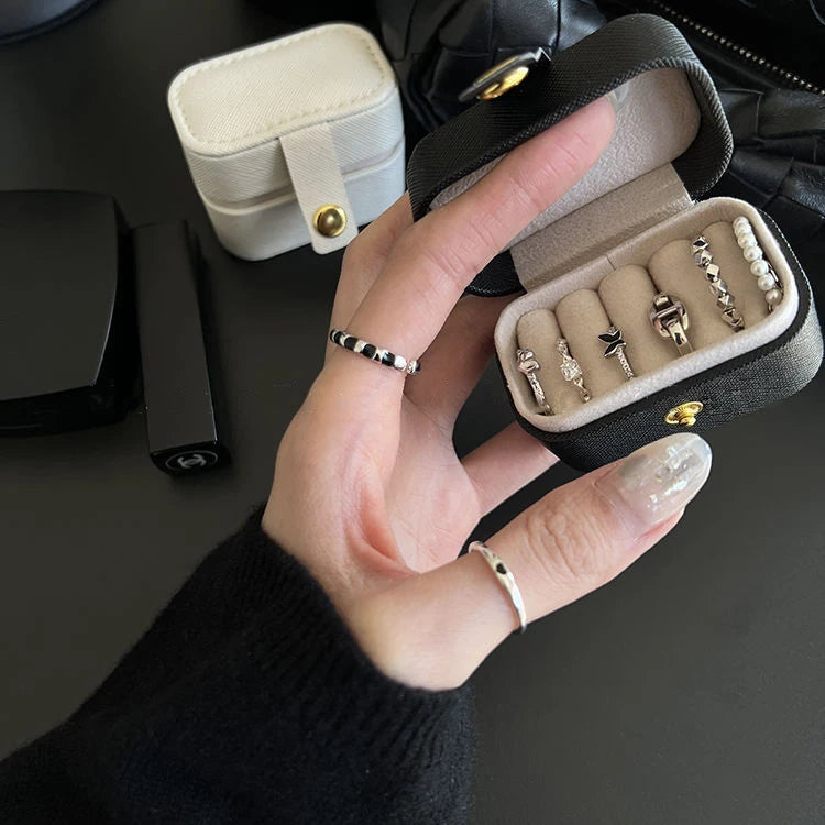 Mini Luxe Jewelry Case – Portable Travel Organizer  Small size. Smart storage. Travel in style.