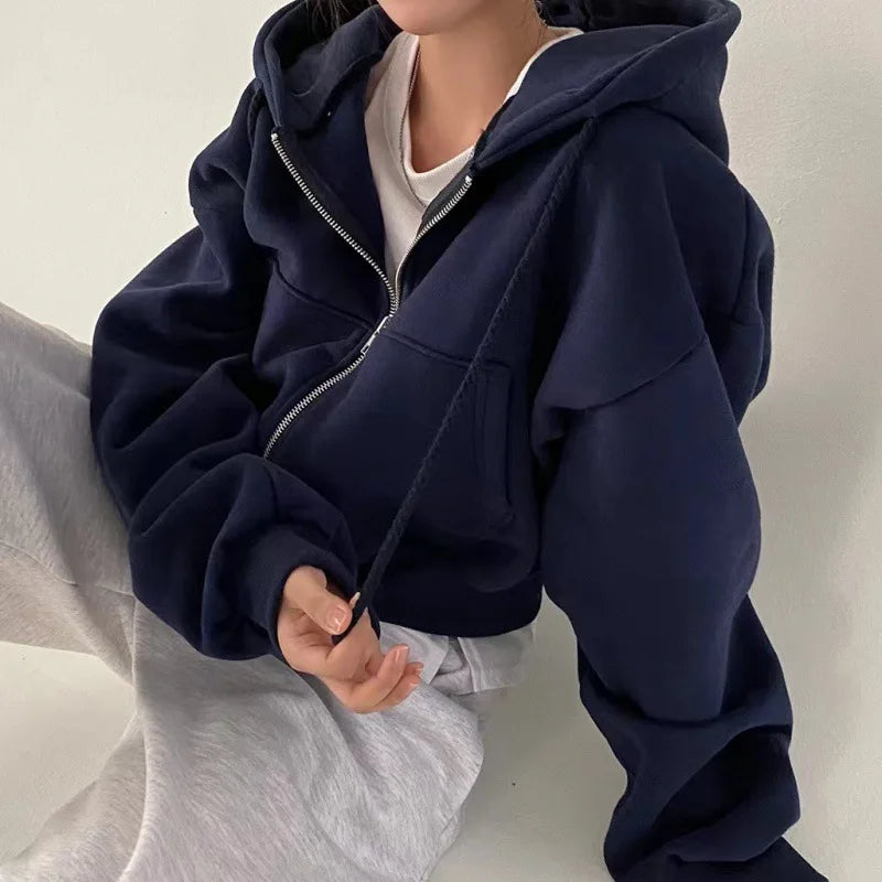 NavyWarm Zip Hoodie – Fleece-Lined Cropped Fit  Warm comfort. Sleek shape. Everyday style.
