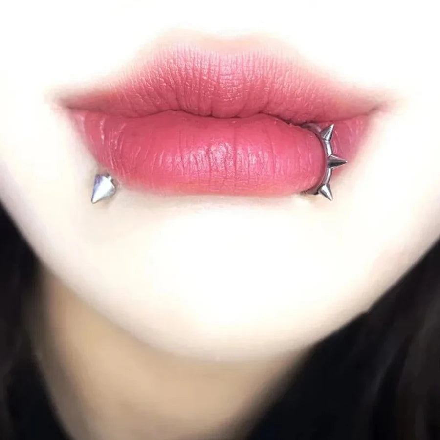 Edge Wrap Clip Rings – 2PCS No-Piercing Set  No piercing. Bold attitude. Instant edge.