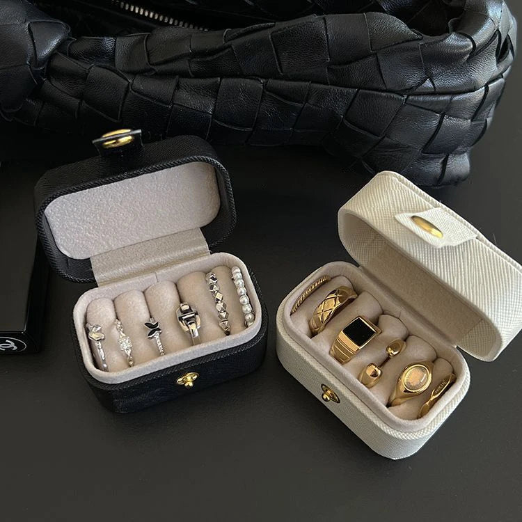 Mini Luxe Jewelry Case – Portable Travel Organizer  Small size. Smart storage. Travel in style.