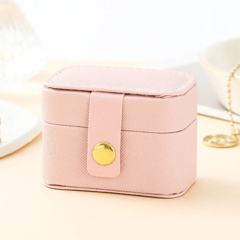 Mini Luxe Jewelry Case – Portable Travel Organizer  Small size. Smart storage. Travel in style.