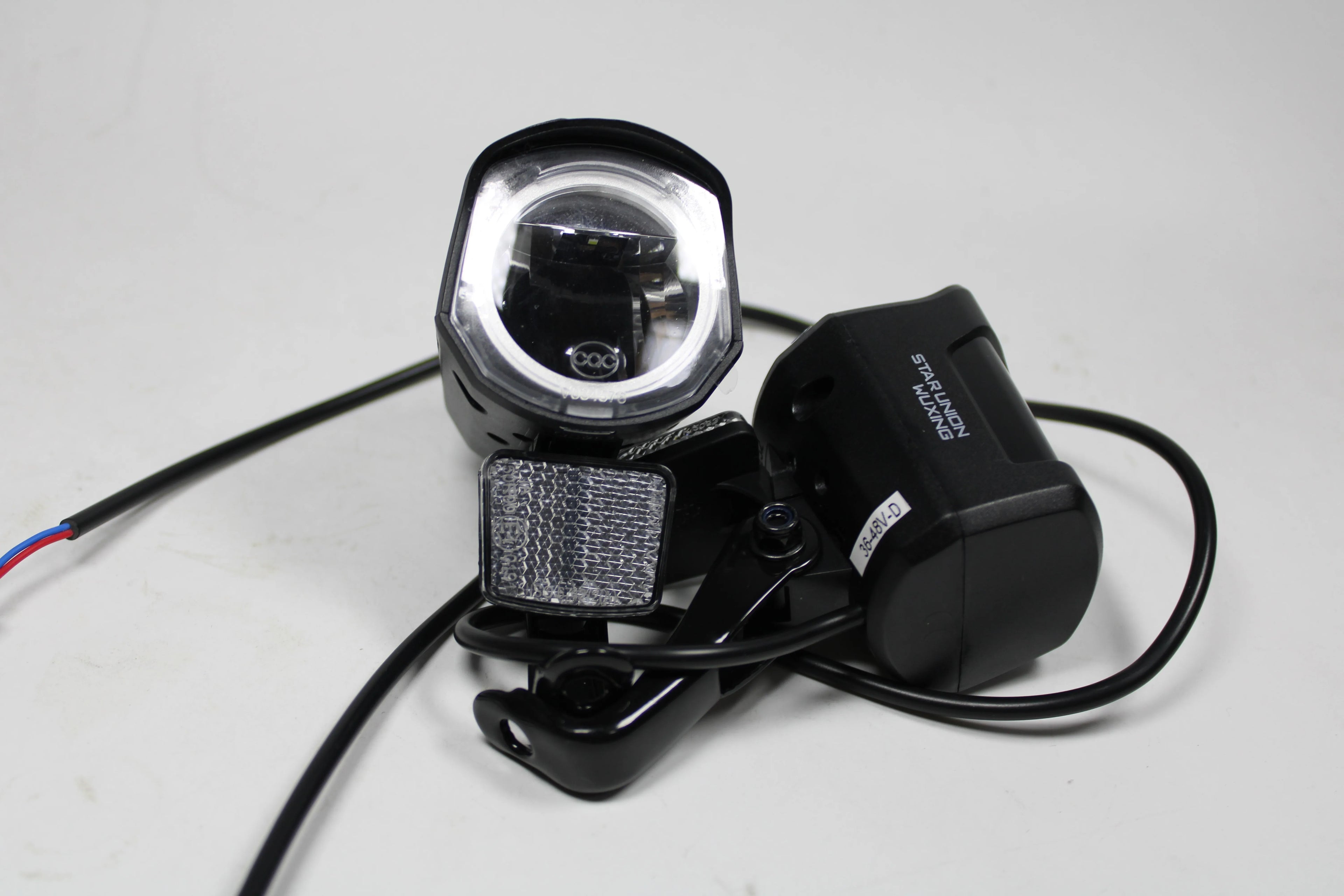 Water proof Electric Bicycle Front Light Bike Accessories with Battery Power Supply