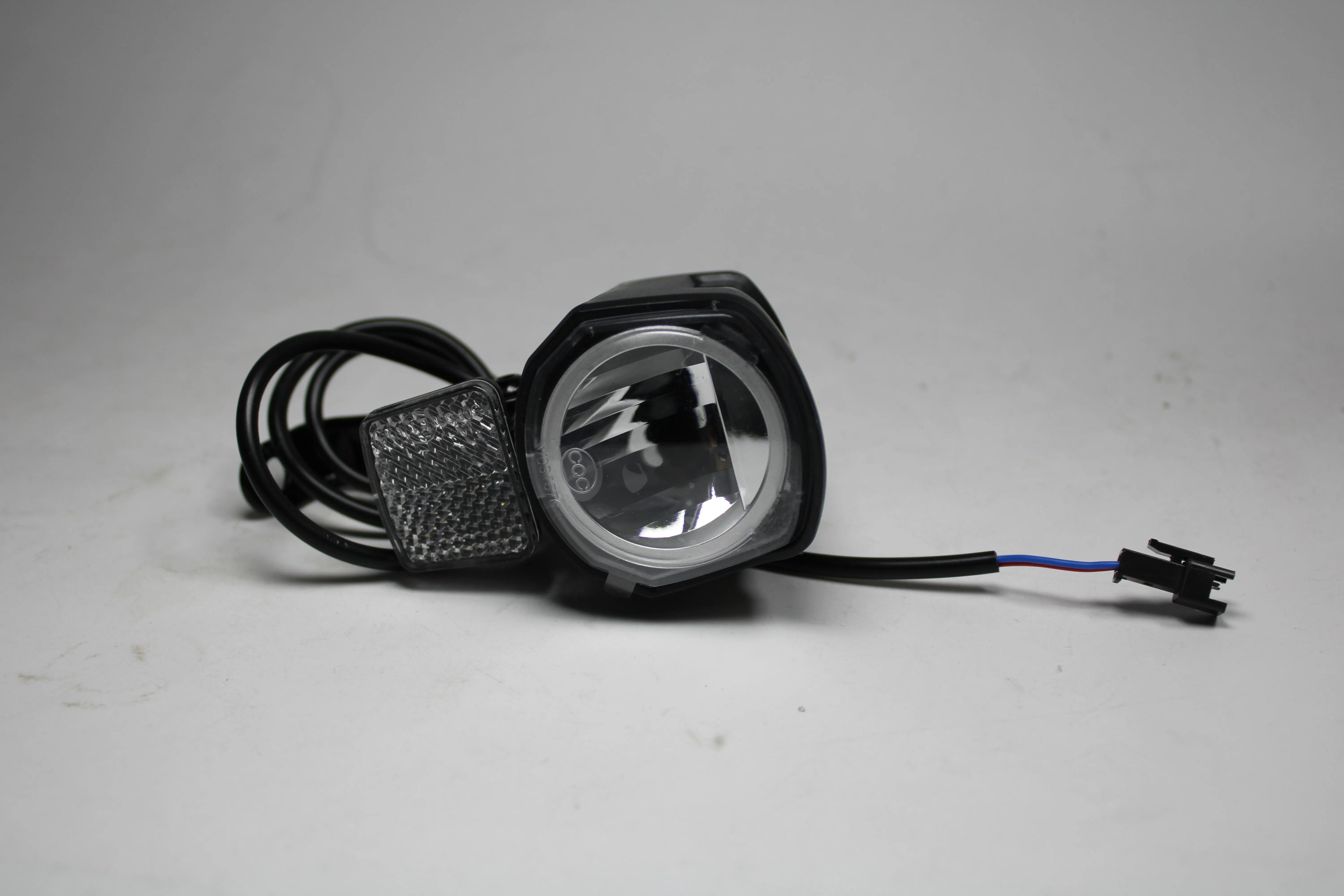 Water proof Electric Bicycle Front Light Bike Accessories with Battery Power Supply