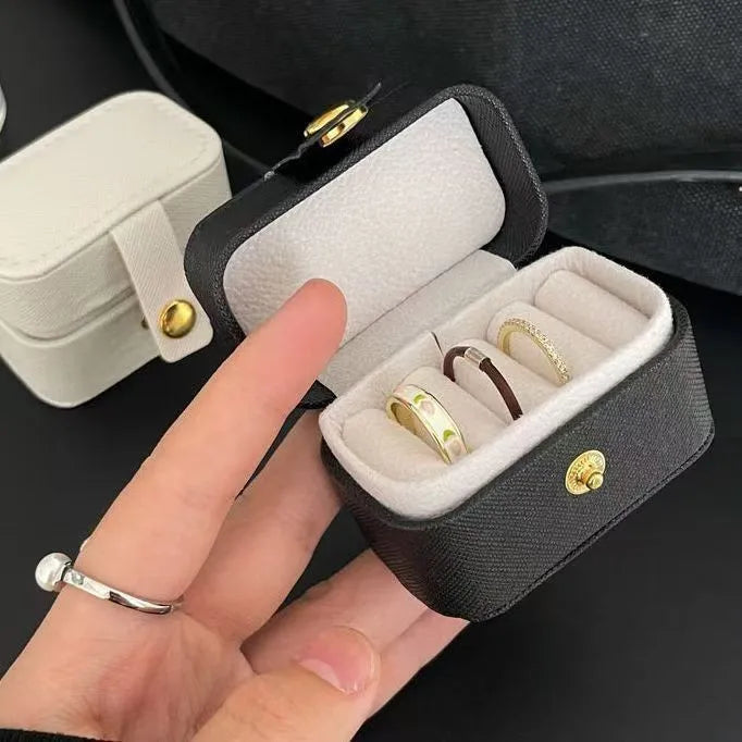 Mini Luxe Jewelry Case – Portable Travel Organizer  Small size. Smart storage. Travel in style.