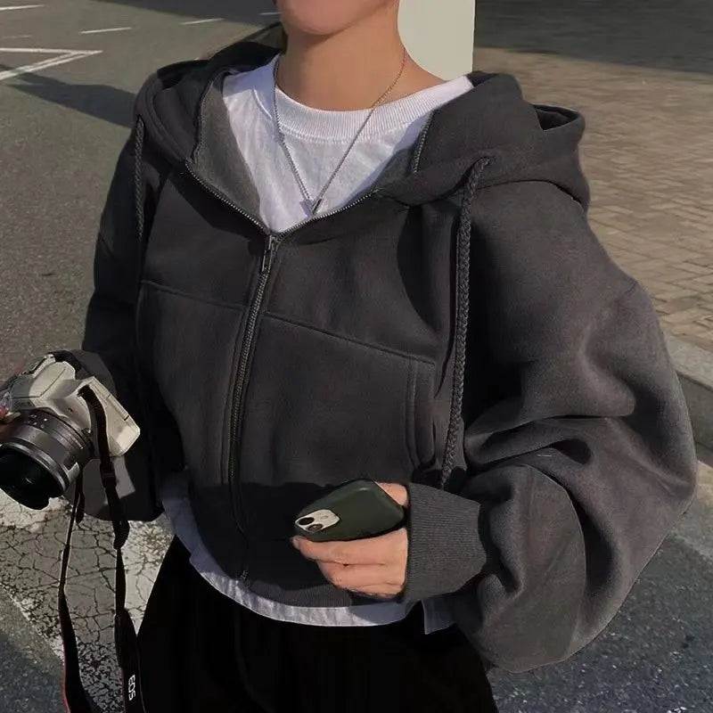 NavyWarm Zip Hoodie – Fleece-Lined Cropped Fit  Warm comfort. Sleek shape. Everyday style.