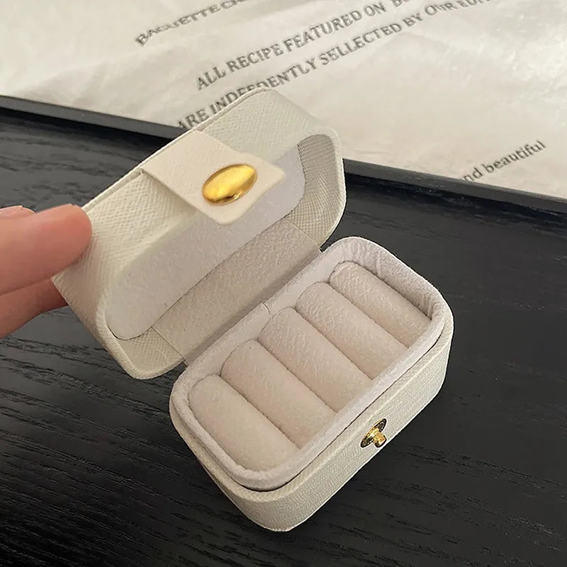 Mini Luxe Jewelry Case – Portable Travel Organizer  Small size. Smart storage. Travel in style.