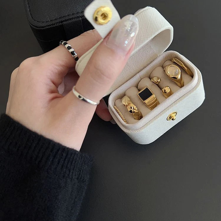 Mini Luxe Jewelry Case – Portable Travel Organizer  Small size. Smart storage. Travel in style.