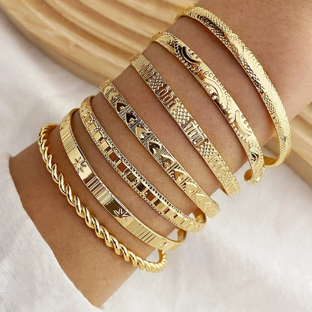 Gold Edge Bracelet Set – 7PCS Punk Heart Bangles  Bold gold. Street attitude. Stack your style.