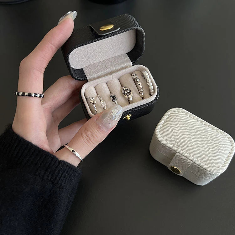 Mini Luxe Jewelry Case – Portable Travel Organizer  Small size. Smart storage. Travel in style.